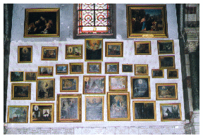 Ex-voto exposs dans la Basilique
